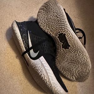 Nike Kyrie Low basketball shoe